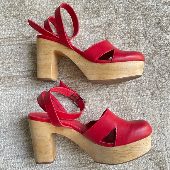Matisse Free People Red Vegan Leather Heel Platform Clogs 10 - Picture 3 of 11